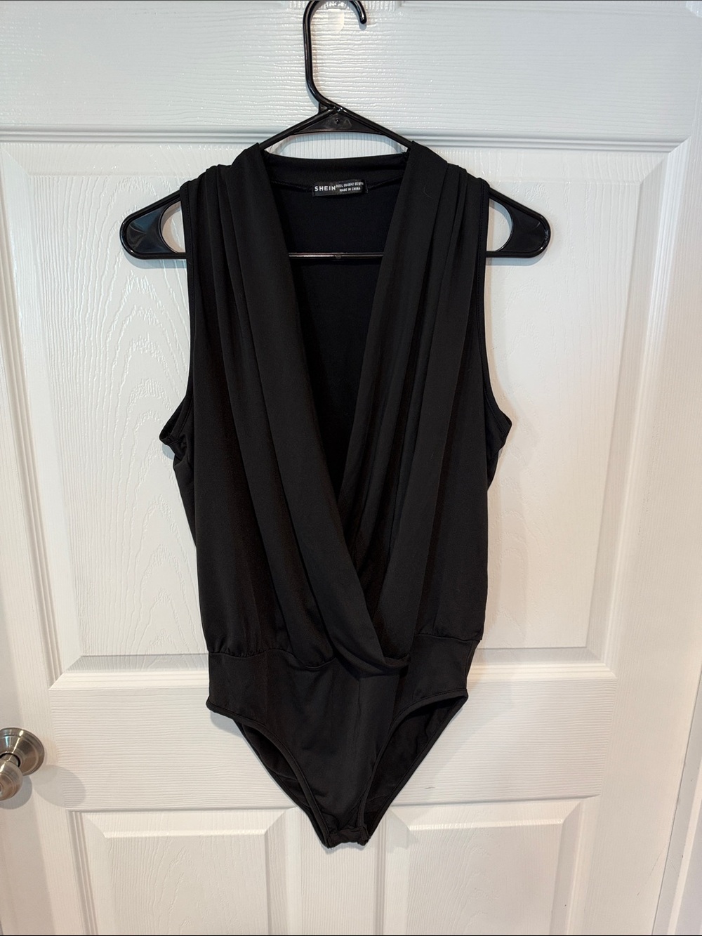 SHEIN Black Sleeveless Draped V-Neck Bodysuit